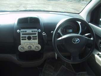 2004 Toyota Passo Images