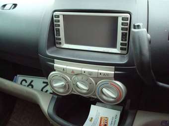 2004 Toyota Passo Pictures