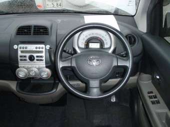 2004 Toyota Passo Pictures