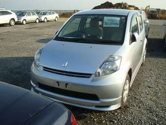 2004 Toyota Passo Pictures