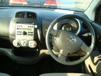 2004 Toyota Passo Images
