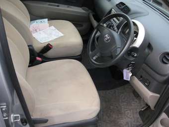 2004 Toyota Passo Pictures