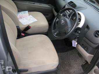 2004 Toyota Passo Photos