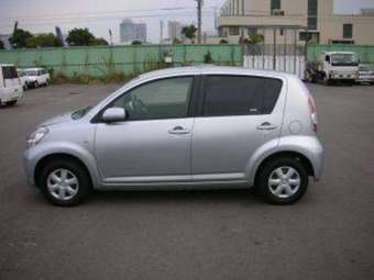 2004 Toyota Passo Pictures