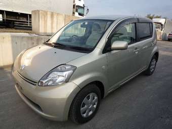 2004 Toyota Passo Photos