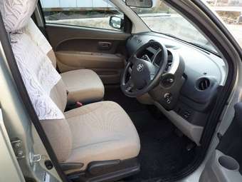 2004 Toyota Passo Pictures