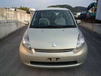 2004 Toyota Passo Images