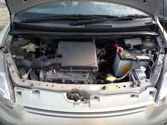 2004 Toyota Passo Pictures