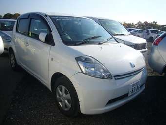 2004 Toyota Passo Images