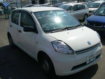 2004 Toyota Passo Photos