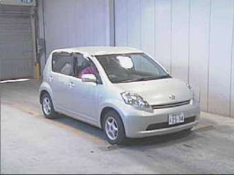 2004 Toyota Passo Images