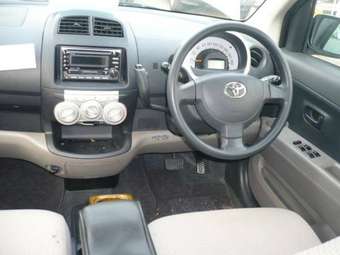 2004 Toyota Passo Pics