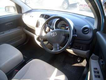 2004 Toyota Passo Pictures