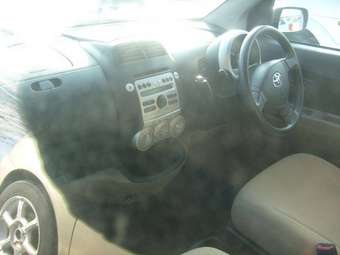 2004 Toyota Passo Pictures