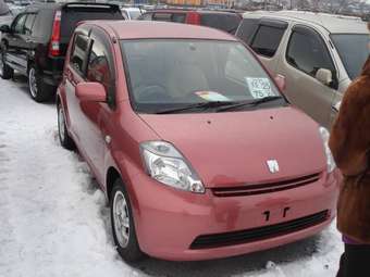 2004 Toyota Passo Pictures