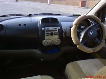 2004 Toyota Passo Images