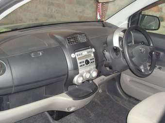 2004 Toyota Passo Pictures