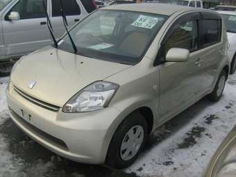 2004 Toyota Passo Photos