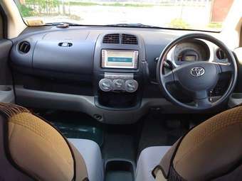 2004 Toyota Passo Pictures