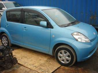 2004 Toyota Passo Pictures