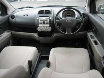 2004 Toyota Passo Pictures