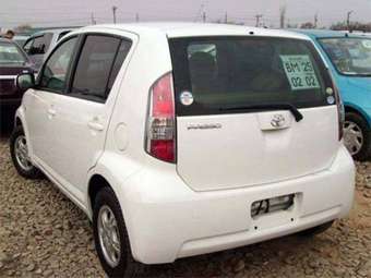 2004 Toyota Passo Pictures