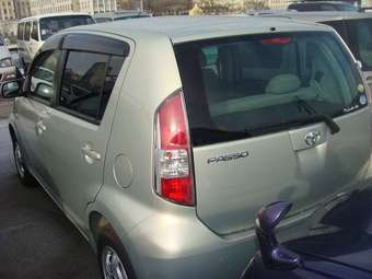 2004 Toyota Passo Pictures