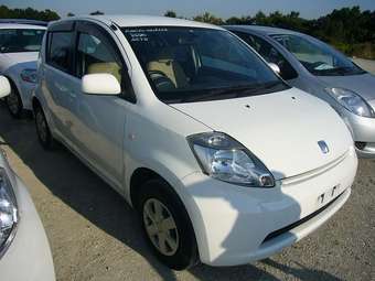 2004 Toyota Passo Photos