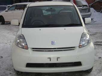 2004 Toyota Passo Images