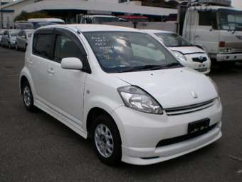 2004 Toyota Passo Images
