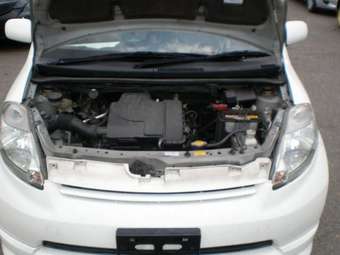 2004 Toyota Passo Photos