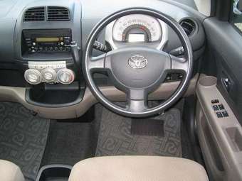 2004 Toyota Passo Pictures