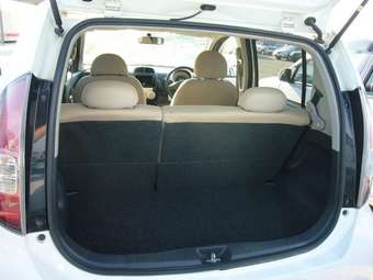 2004 Toyota Passo Photos