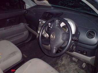 2004 Toyota Passo Pictures