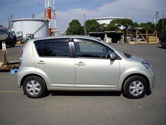 2004 Toyota Passo Photos