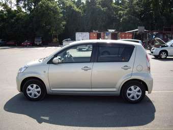 2004 Toyota Passo Images