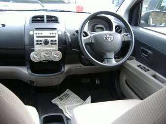 2004 Toyota Passo Pictures