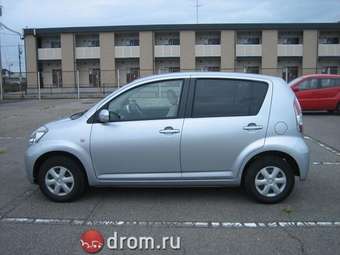 2004 Toyota Passo Photos