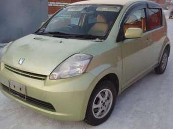 2004 Toyota Passo Pictures