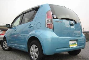 2004 Toyota Passo Images