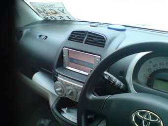 2004 Toyota Passo Pictures