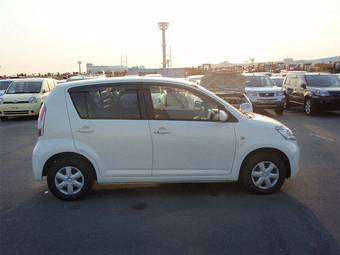 2004 Toyota Passo Pictures