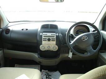 2004 Toyota Passo Pictures