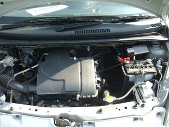 2004 Toyota Passo Images