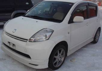 2004 Toyota Passo Pictures