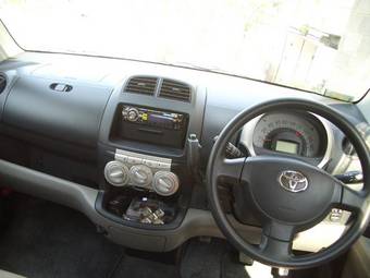 2004 Toyota Passo Photos