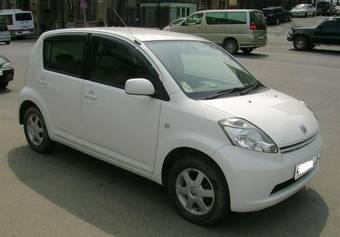 2004 Toyota Passo Pictures