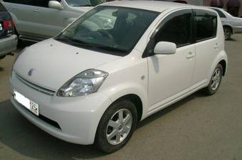 2004 Toyota Passo Photos