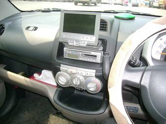 2004 Toyota Passo Wallpapers