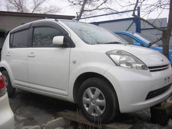 2004 Toyota Passo Photos